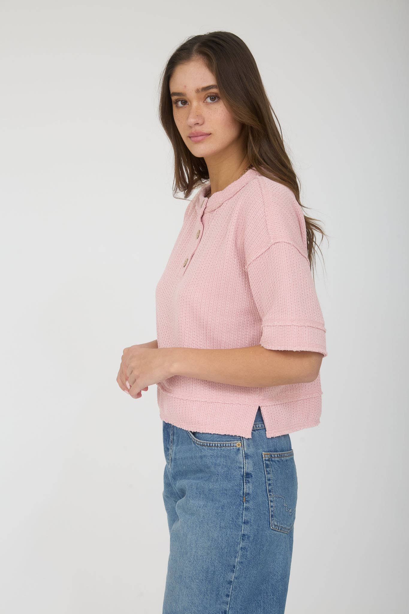 RAW EDGE HENLEY SHORT SLEEVE WAFFLE KNIT TOP