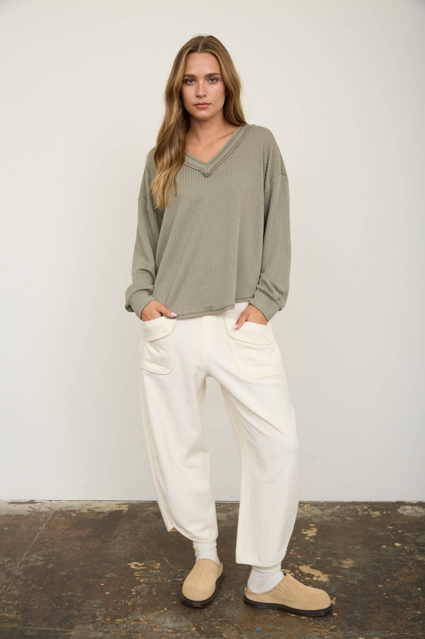 RAW EDGE V-NECK LONG SLEEVE TEXTURED KNIT TOP