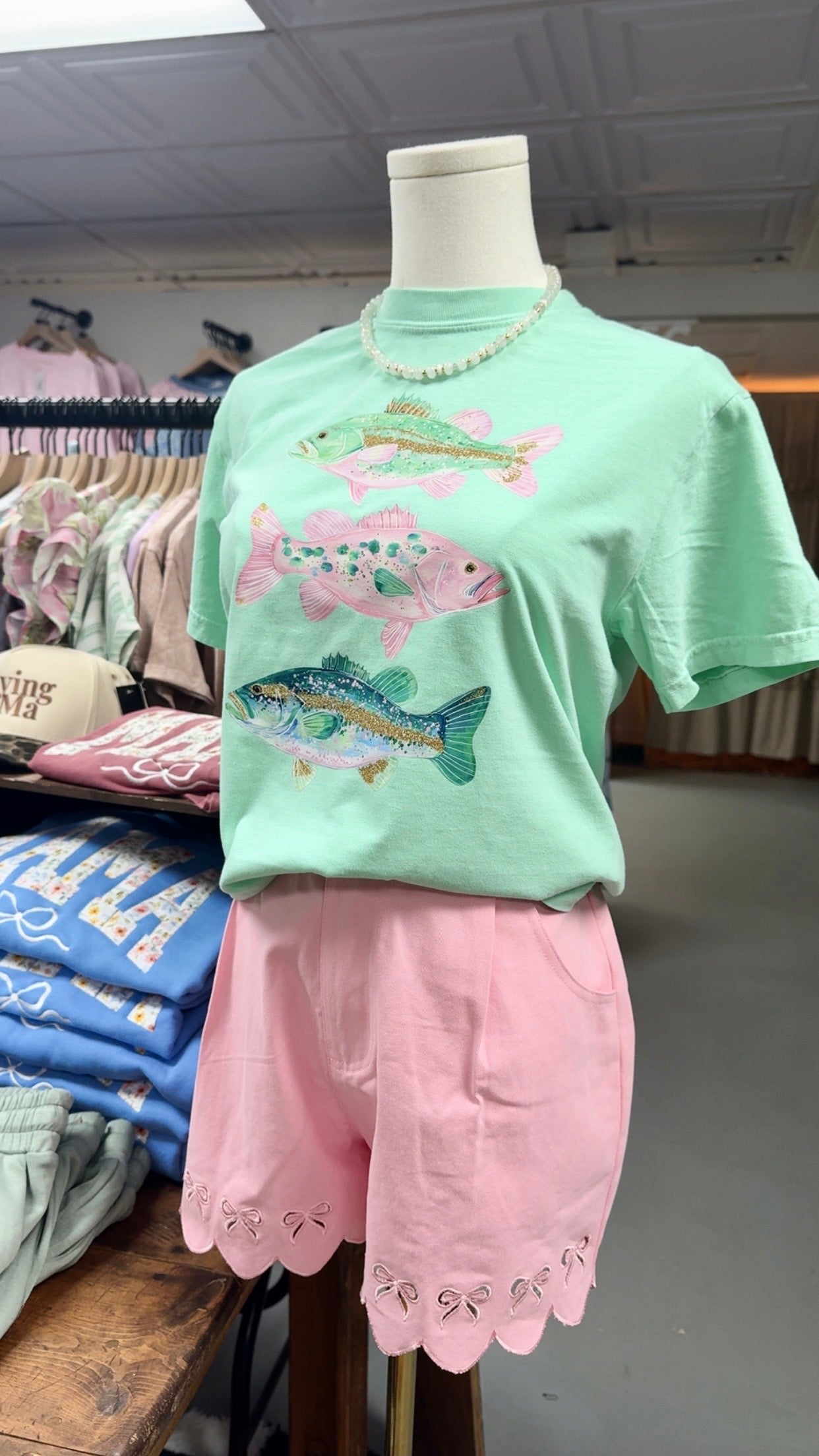 WOMEN’S GRAPHIC TEES