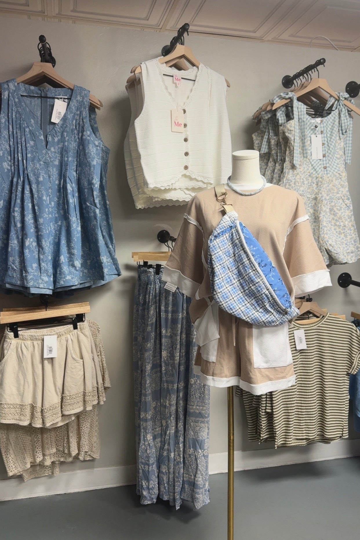 WOMENS CLOTHING