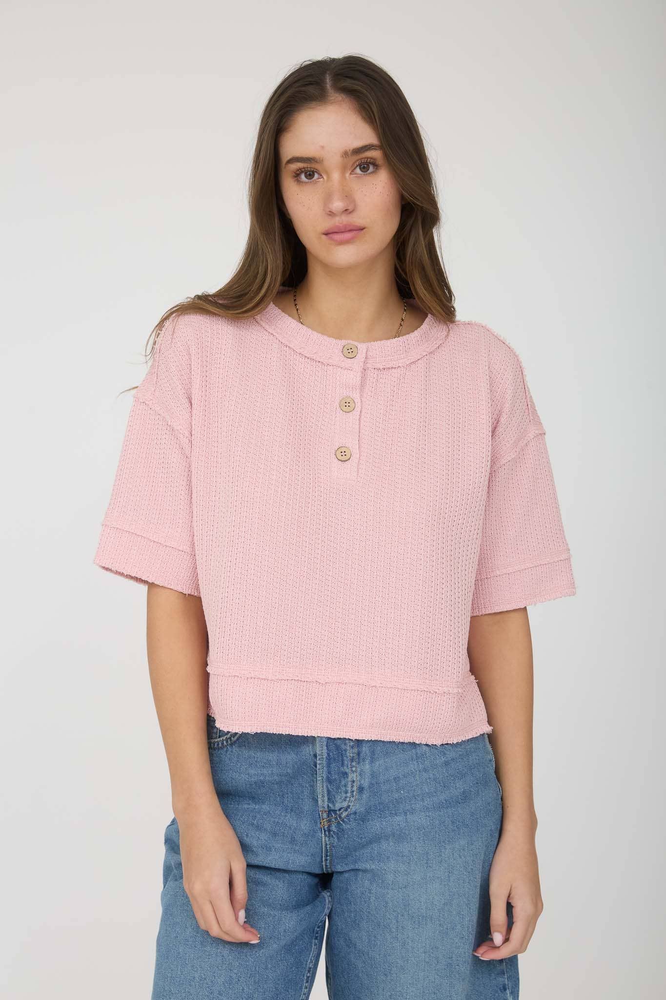 RAW EDGE HENLEY SHORT SLEEVE WAFFLE KNIT TOP