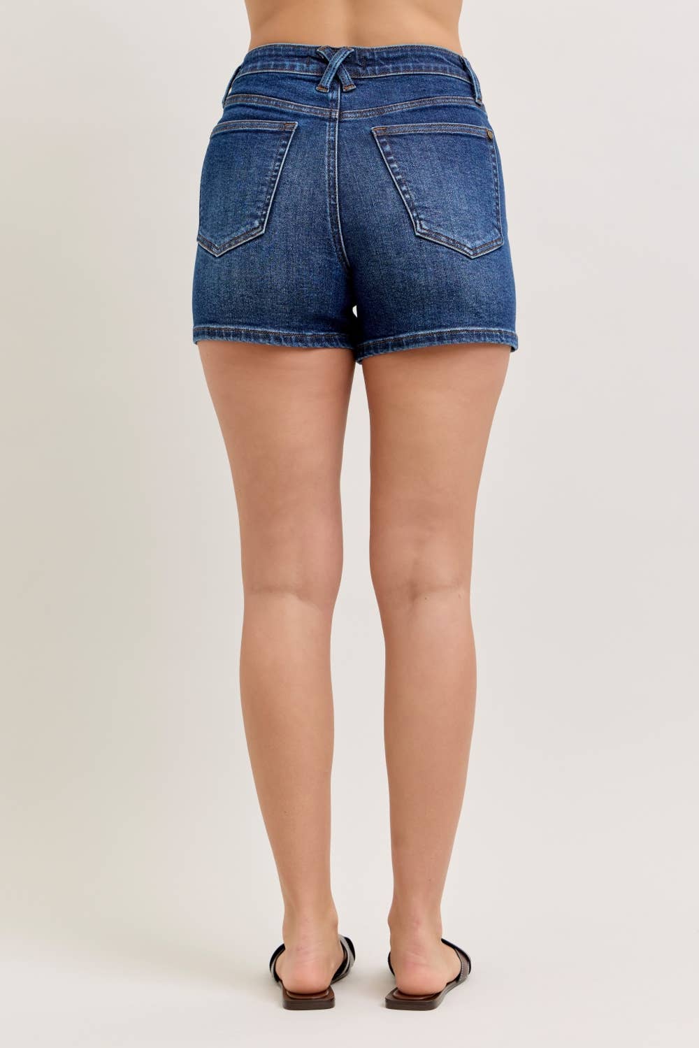 HW T.C. Slim Short