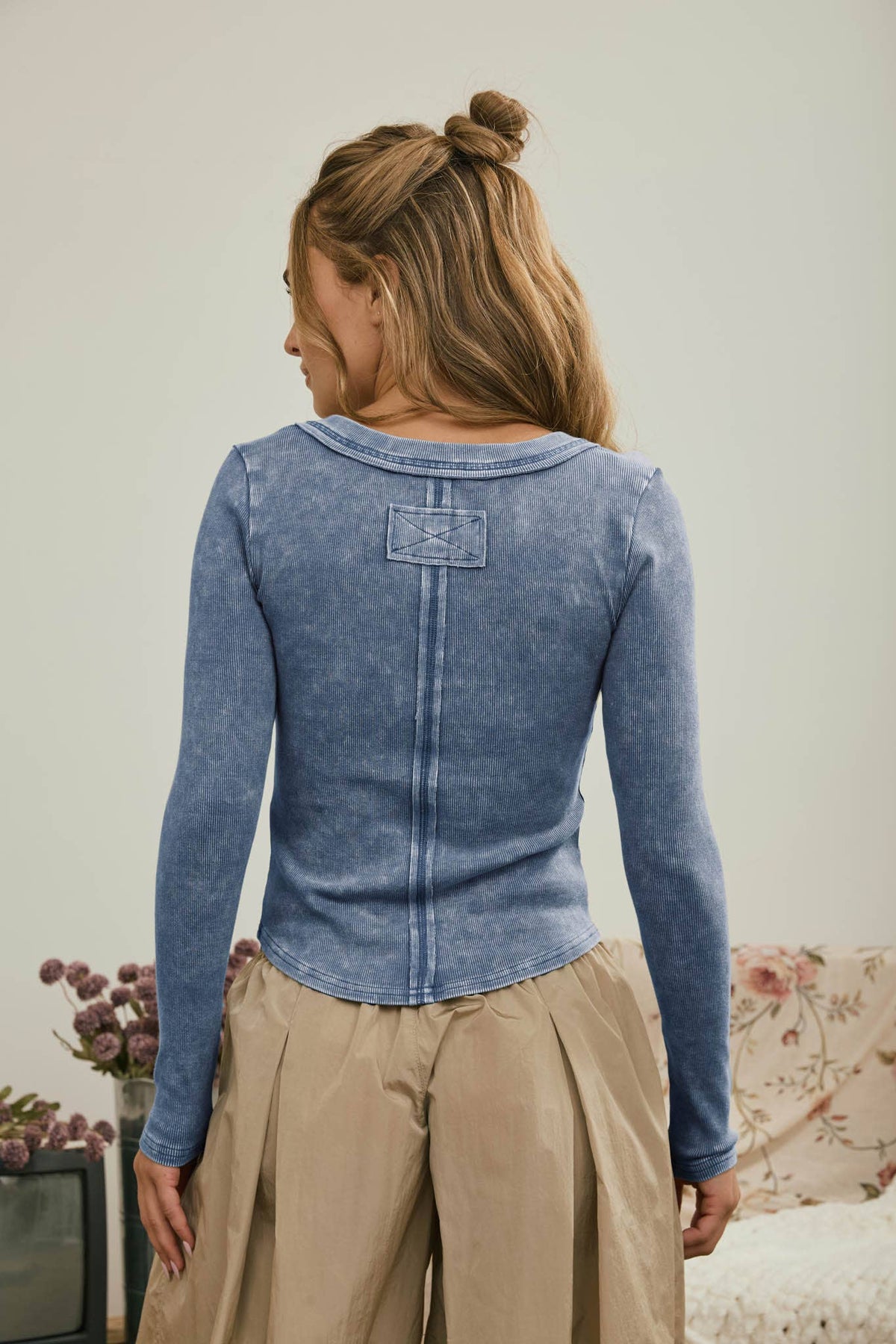 WASHED LONG SLEEVE RIBBED HENLEY KNIT TOP