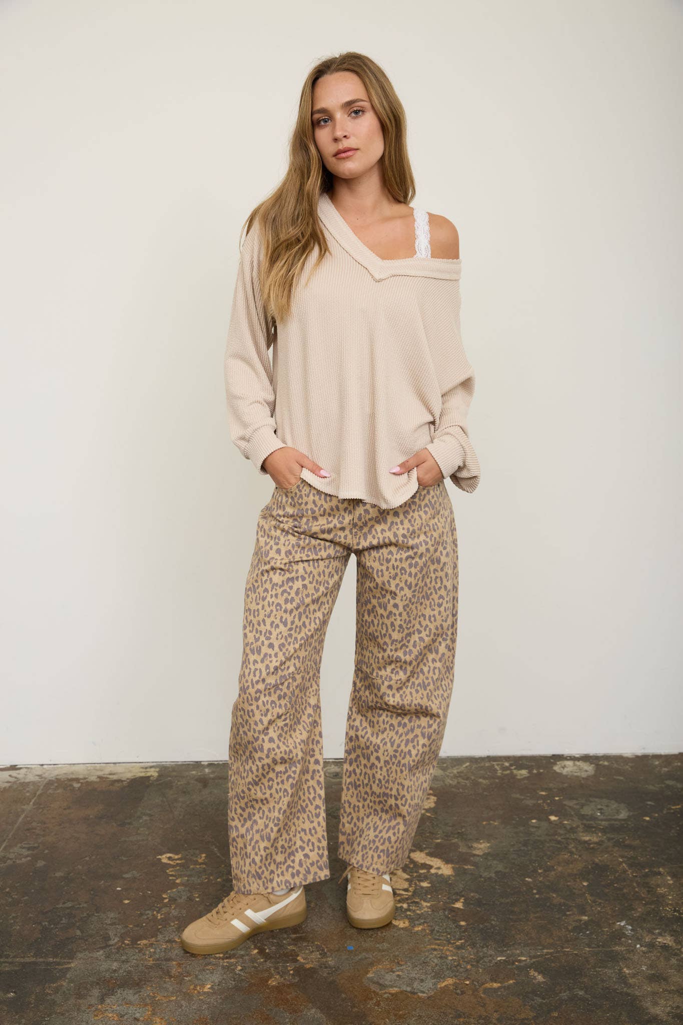 RAW EDGE V-NECK LONG SLEEVE TEXTURED KNIT TOP