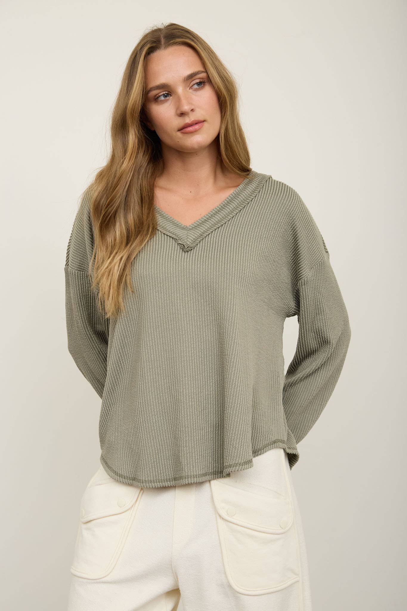 RAW EDGE V-NECK LONG SLEEVE TEXTURED KNIT TOP