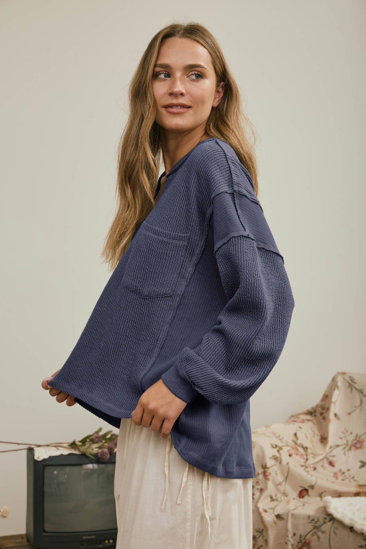 SPLIT NECK RAW EDGE LONG SLEEVE RIBBED KNIT TOP