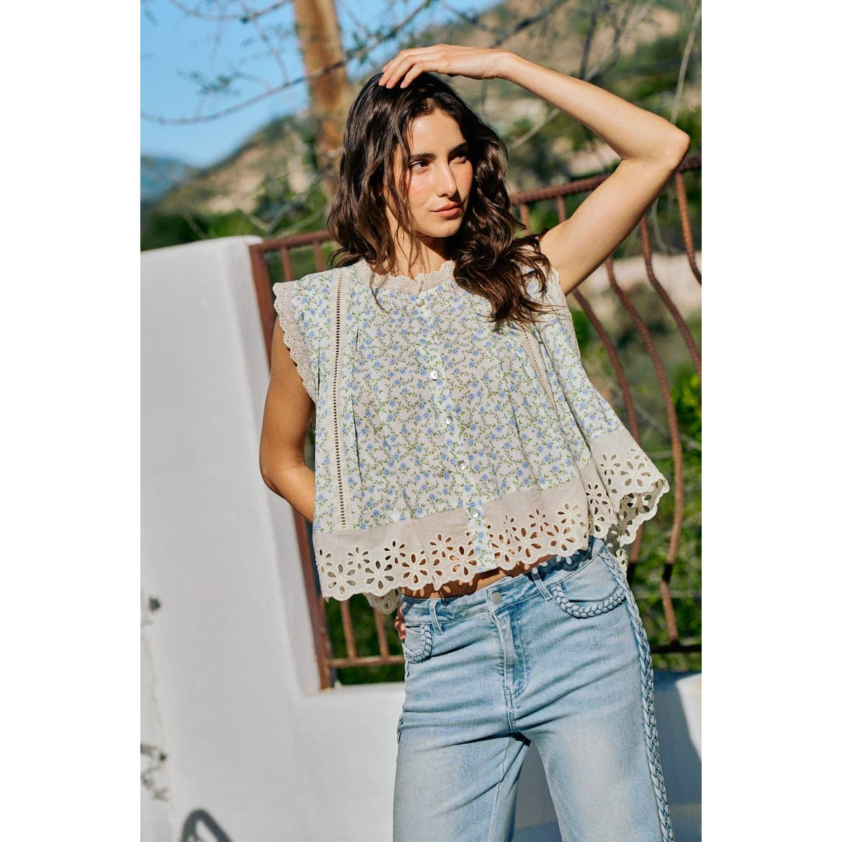 FLORAL PRINT WOVEN BUTTON DOWN TRIMMED BLOUSE TOP