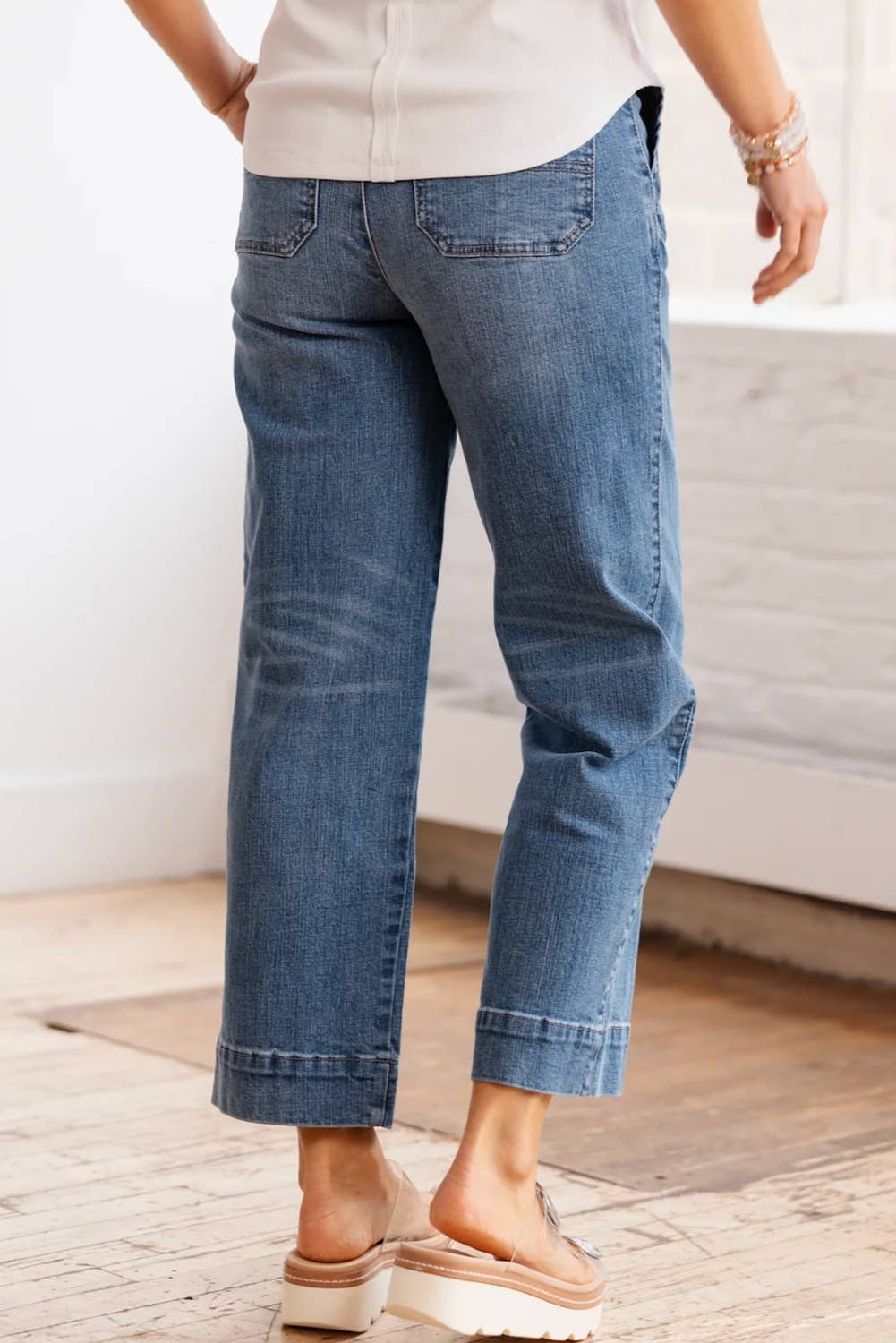Exposed Stitching Straight Leg Jeans