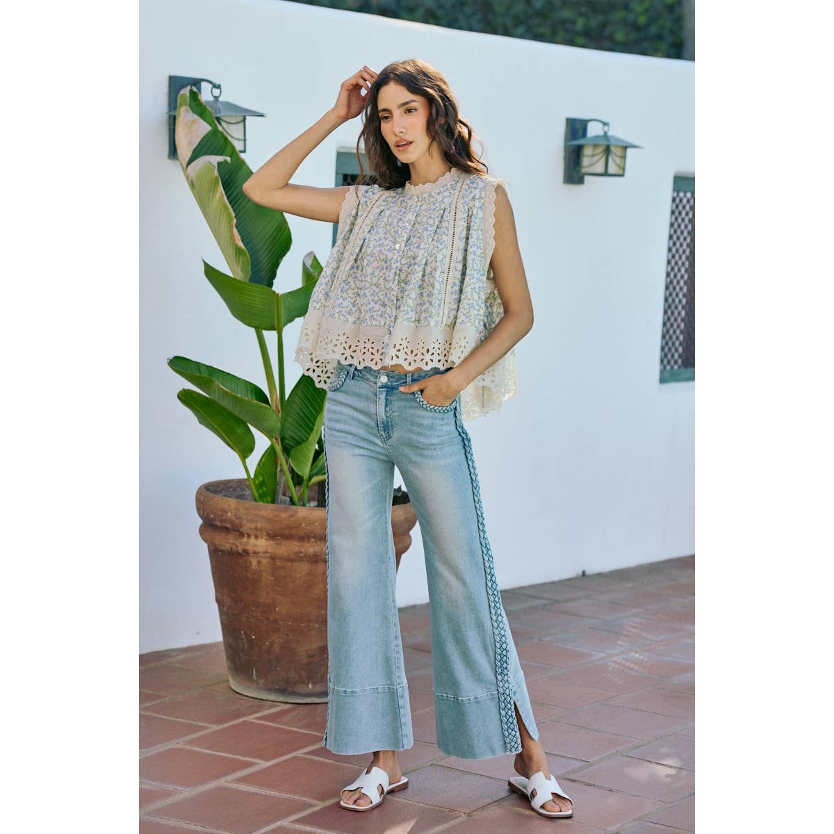 FLORAL PRINT WOVEN BUTTON DOWN TRIMMED BLOUSE TOP