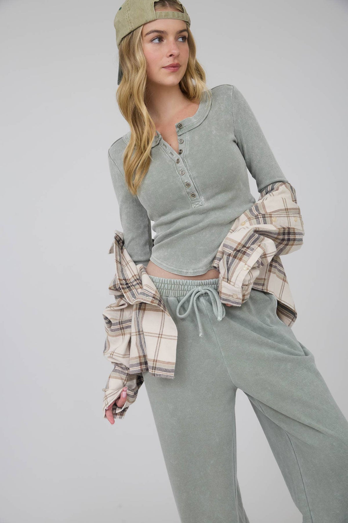 WASHED LONG SLEEVE RIBBED HENLEY KNIT TOP