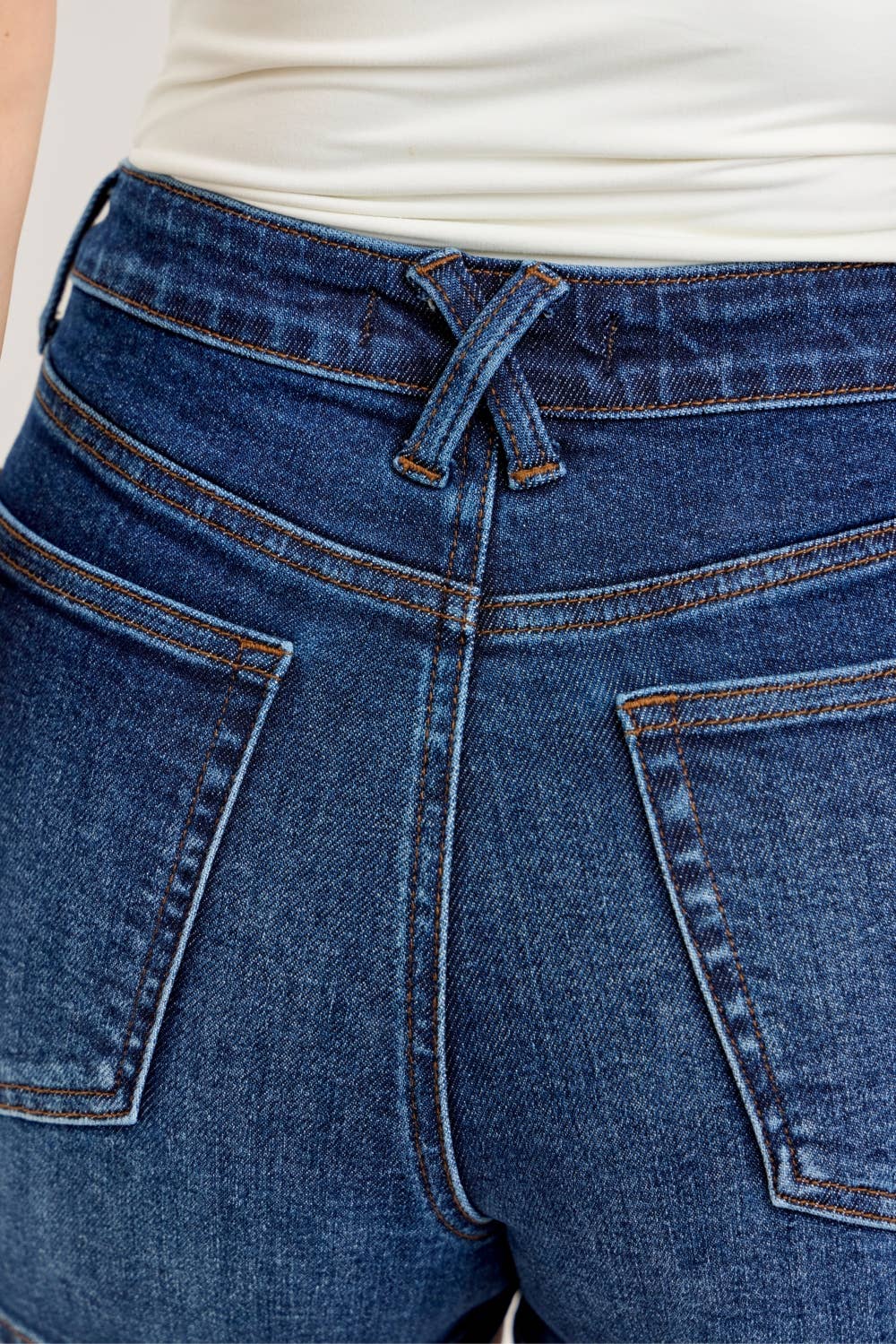 HW T.C. Slim Short