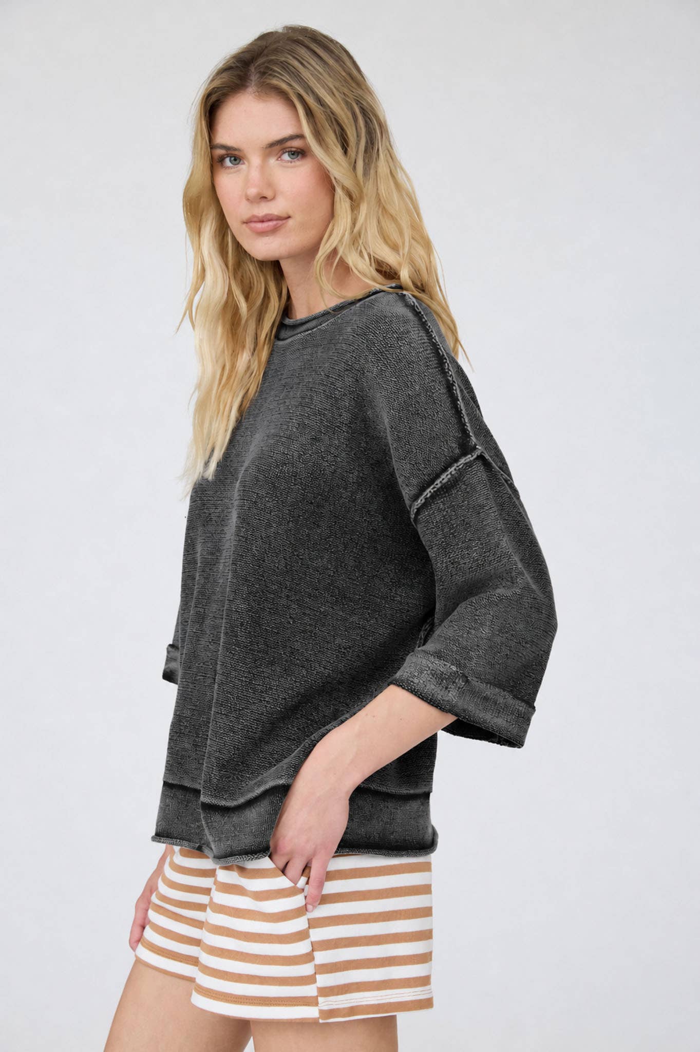 WASHED INVERTED SEAM SHORT SLEEVE SWEATSHIRT